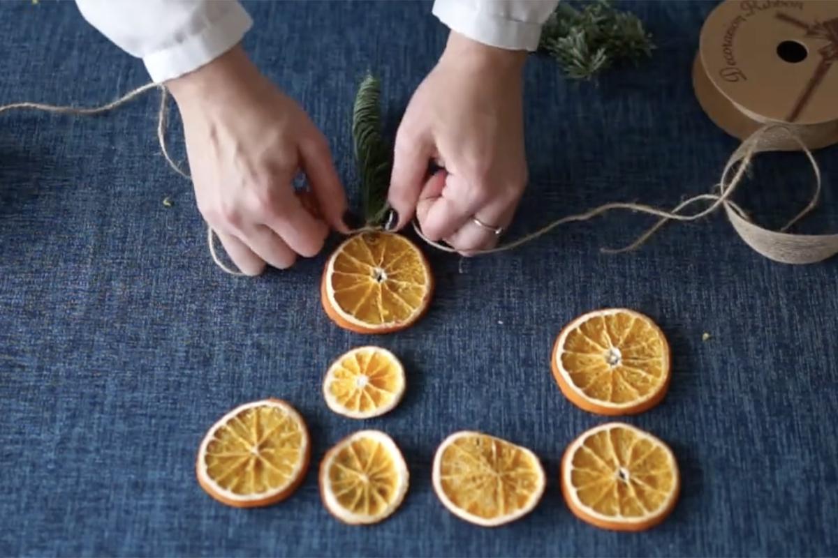 Как сделать новогоднюю гирлянду из апельсинов