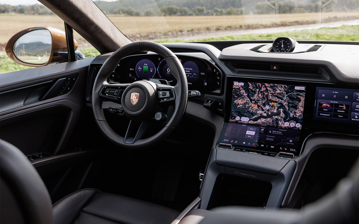 Руль достался по наследству от моделей с ДВС &mdash; не пропадать же добру