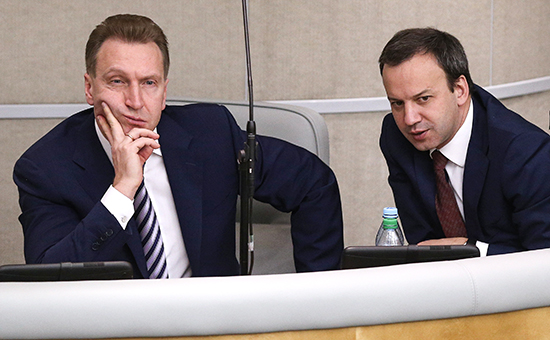 Первый вице-премьер РФ Игорь Шувалов и вице-премьер РФ Аркадий Дворкович (слева направо) на пленарном заседании Государственной думы РФ