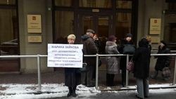 Югорчане провели акцию протеста под окнами администрации Путина