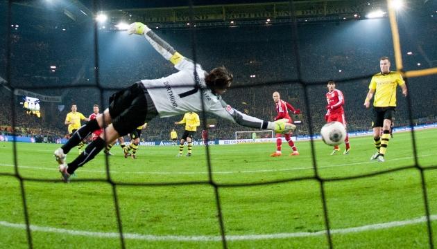Марио Гетце забивает первый гол в матче