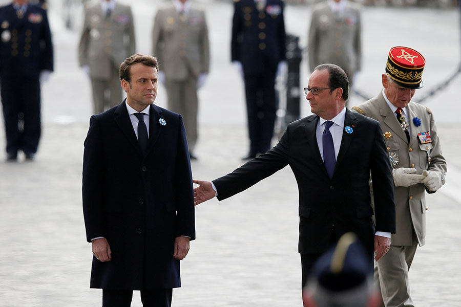 Эмманюэль Макрон и Франсуа Олланд


