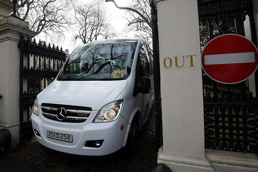 Высланные дипломаты покинули российское посольство в Лондоне 20 марта.&nbsp;