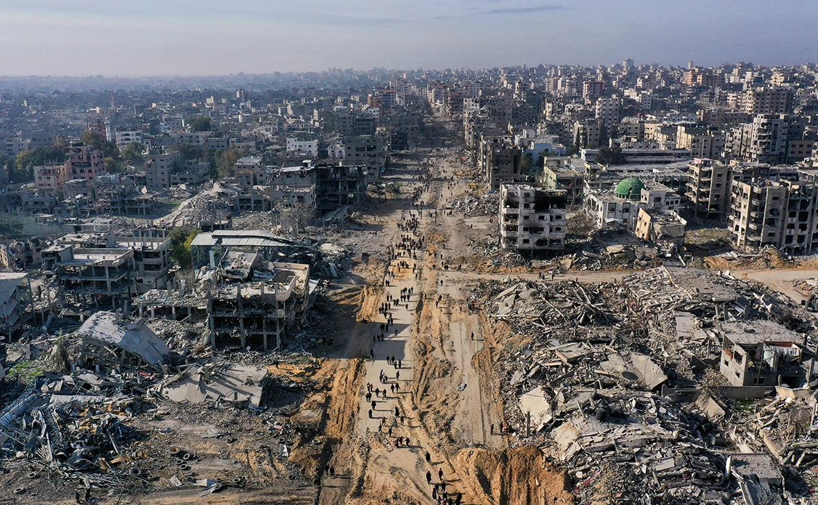 Mahmoud Al-Basos / Reuters