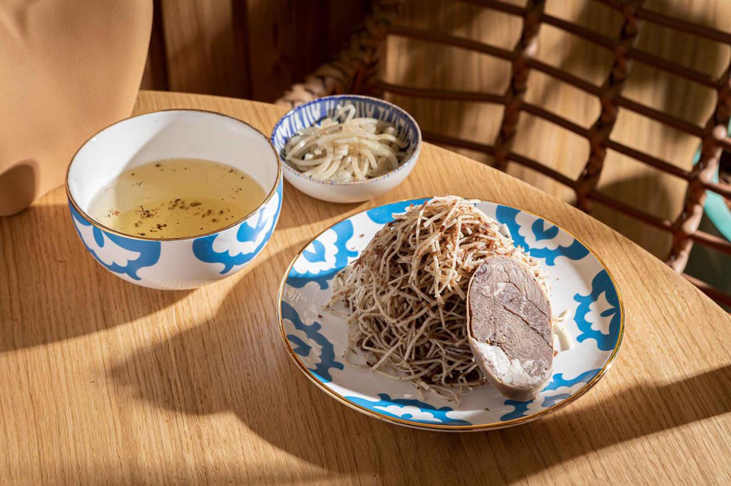 Нарын с бульоном в Lali