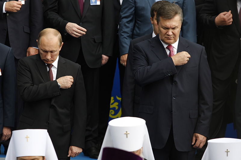 Владимир Путин и Виктор Янукович на праздничном молебне, посвященном 1025-летию крещения Руси