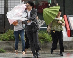 Мощный тайфун "отменил" торги на фондовой бирже в Гонконге