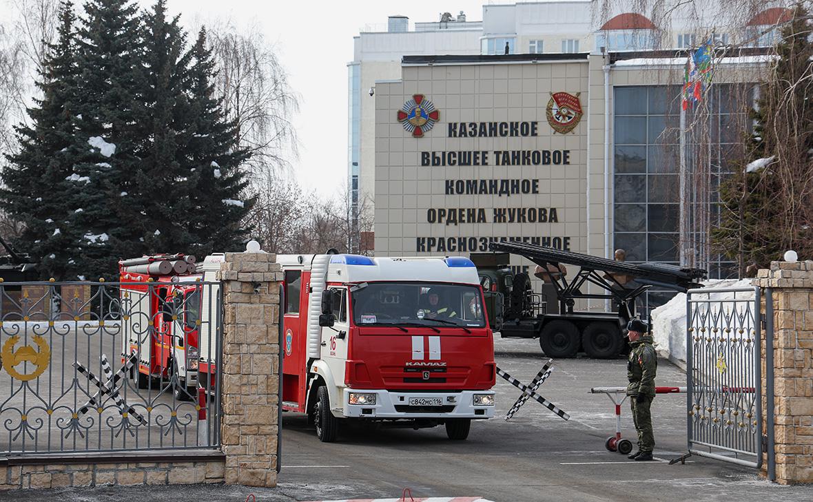 Пожарные автомобили у Казанского высшего танкового командного училища