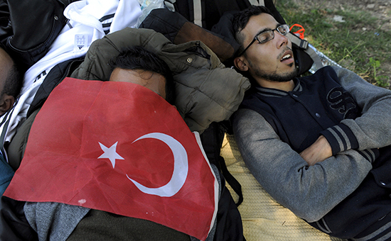 Сирийские мигранты на привале в Турции