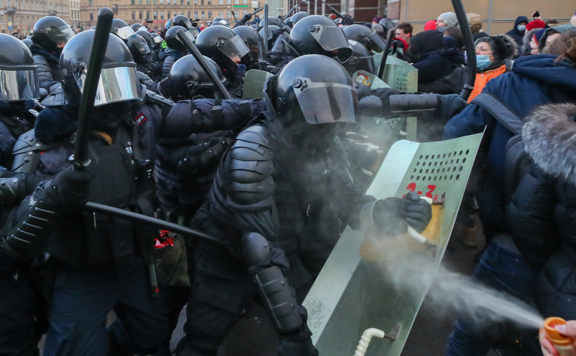 В Петербурге в связи с протестами арестовали около 40 человек