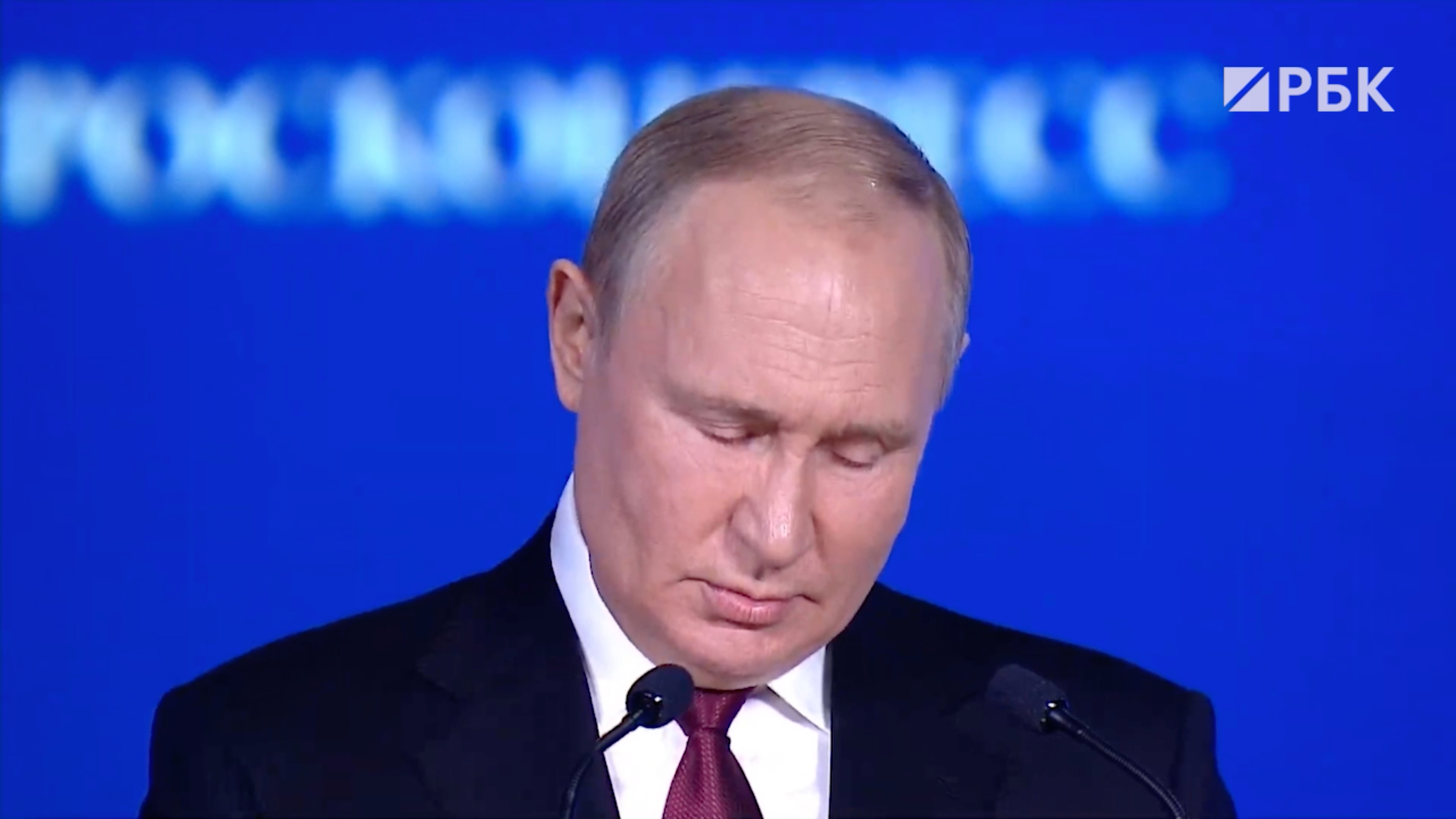 Путин обратился к бизнесу с призывом «связывать будущее детей с Родиной»