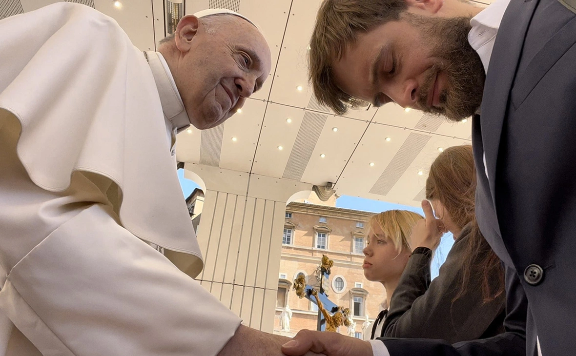 gruppa_voina / Twitter