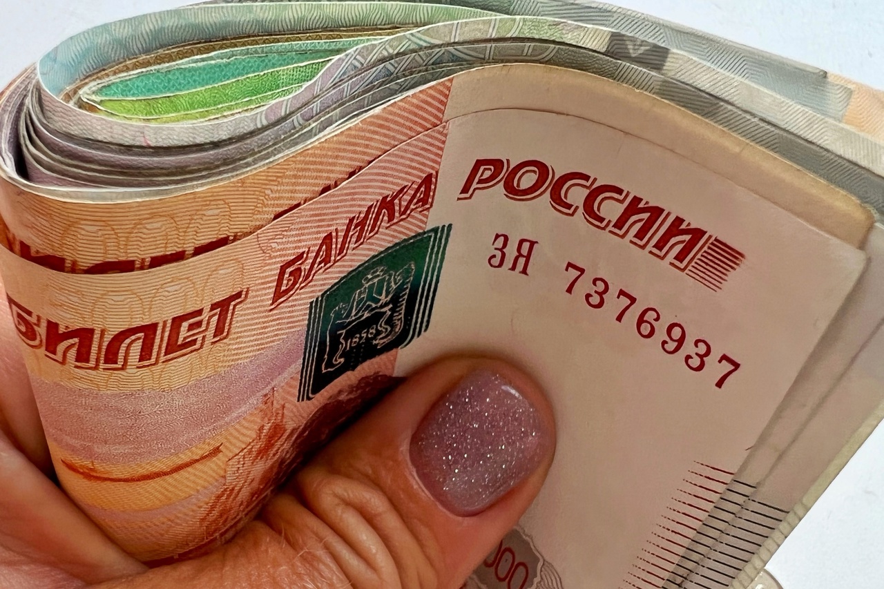 Тюменцы в 2023 году в среднем планируют накопить 320 тыс. рублей на крупные покупки, образование детей и прибавку к пенсии