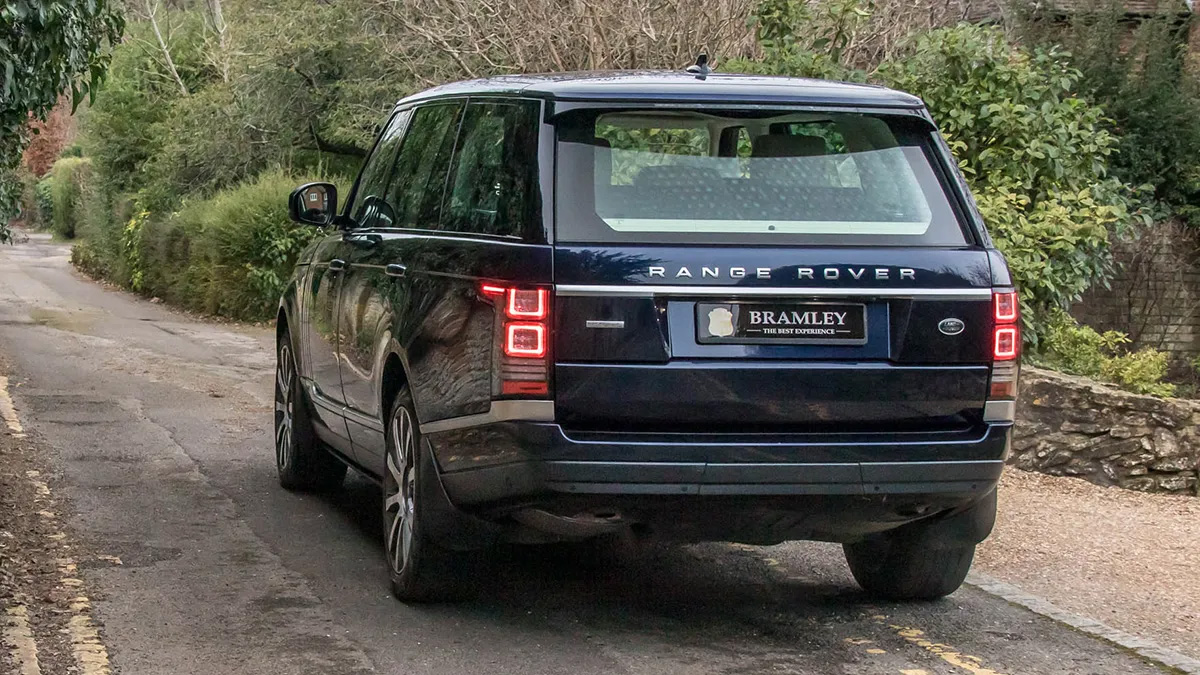 Легендарный Range Rover Елизаветы II выставили на продажу за $285 000 | РБК  Life