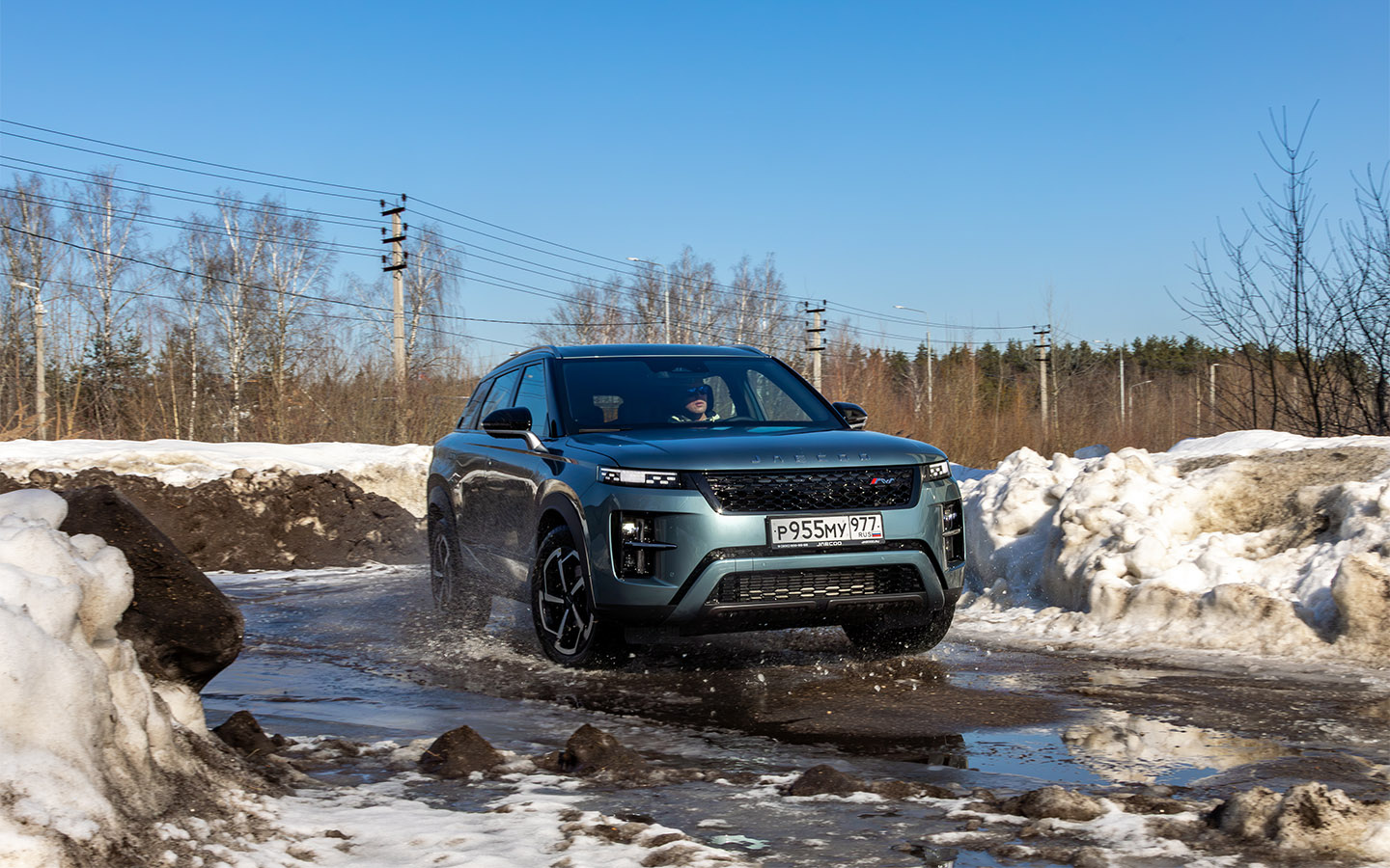 Jaecoo J7 склонен к кренам в резких поворотах, но критичными их не назовешь