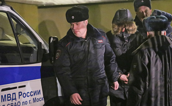 Подросток (в центре), открывший в феврале 2014 года стрельбу в школе в московском районе Отрадное