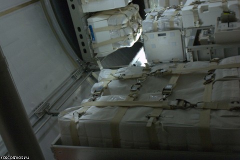 Торжественное открытие люка в новый модуль МКС