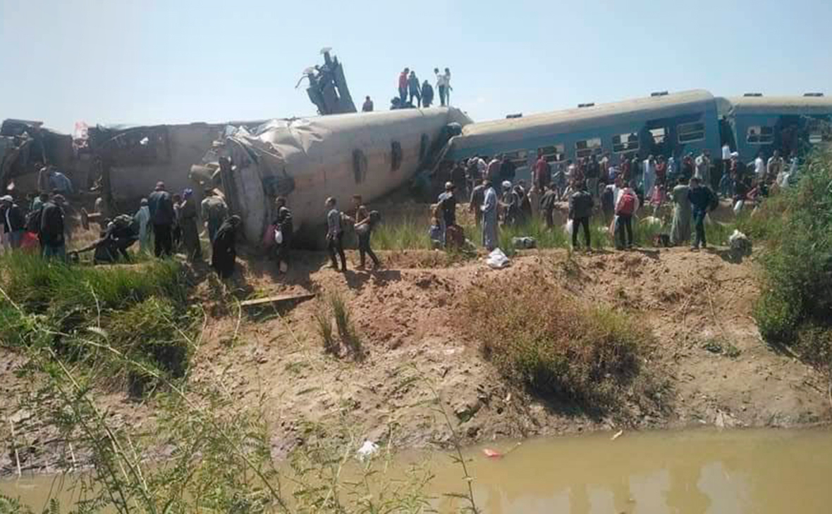 В Египте при столкновении двух поездов погибли более 30 человек :: Общество :: РБК