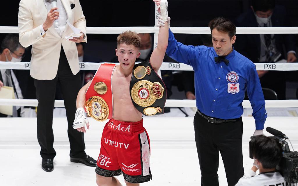 Японский боксер стал чемпионом мира в четвертой весовой категории