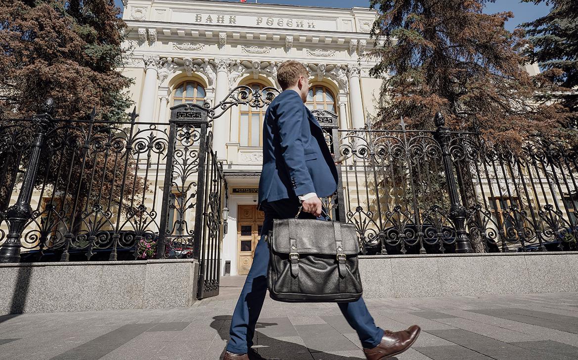ЦБ оценил реакцию банков на санкции против российского аналога SWIFT