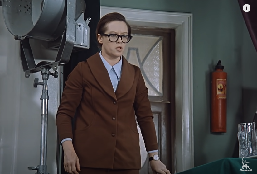 С галстуком что-то не так. В «Служебном романе» нашли странный киноляп