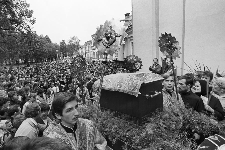 Торжественное шествие по переносу мощей Александра Невского в Александро-Невскую лавру, Ленинград, 1 июня 1989 г.