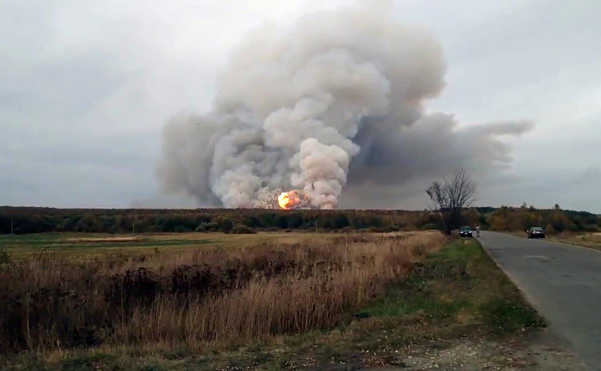 Пожар на складе боеприпасов у поселка Желтухино