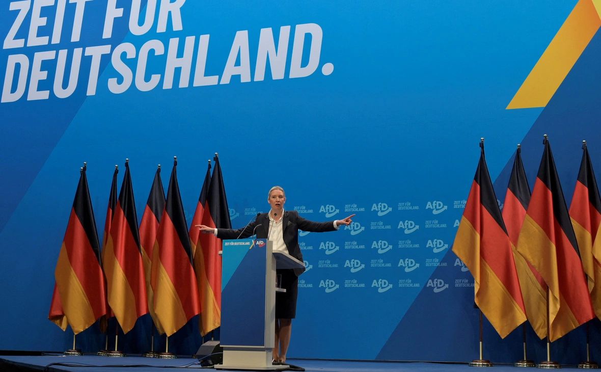 Matthias Rietschel / Reuters