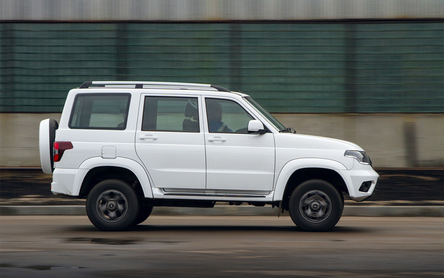 Мультируль не подразумевал улучшений всего механизма. Баранка у прототипа с непривычки что тренажер, а управляемость&hellip; Ну, вы в курсе