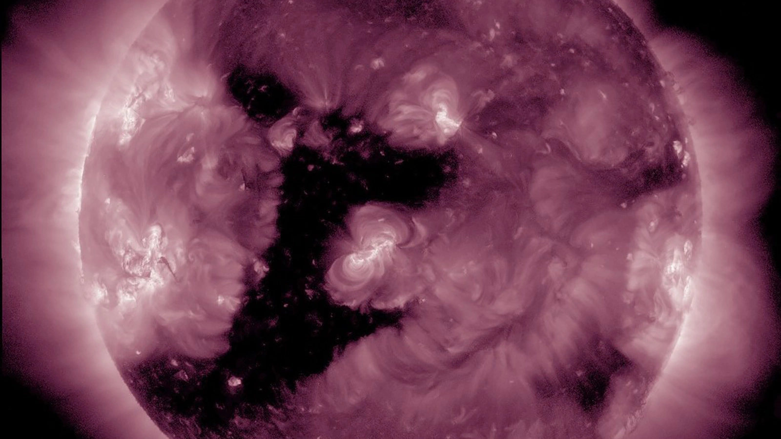 Корональная дыра на Солнце 16 января 2026 года