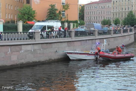 В центре Петербурга утонул мужчина. Фото