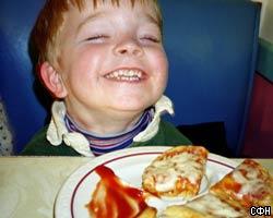 Двухлетние американцы питаются пиццей и газировкой