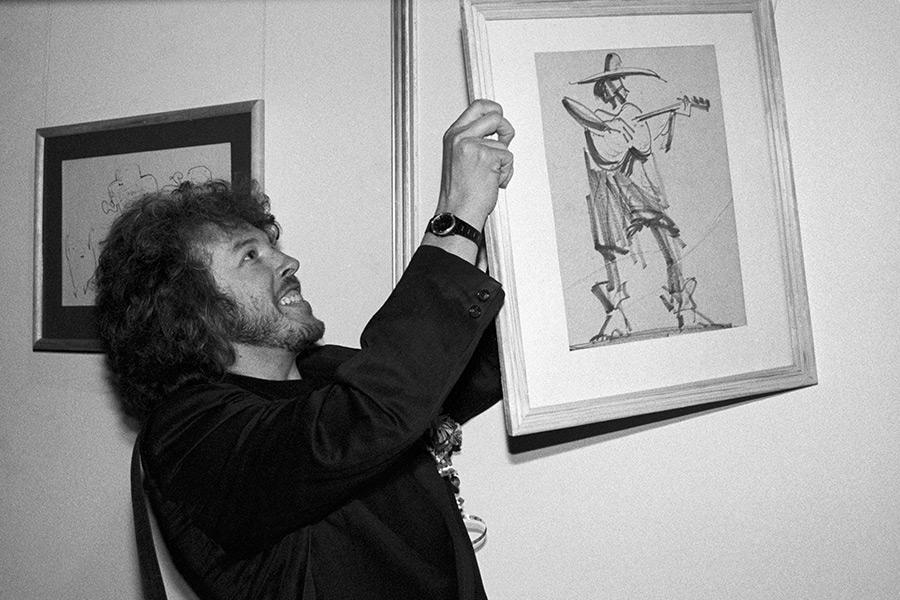 Андрей Макаревич на своей выставке, 1990 год