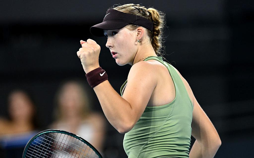Мирра Андреева вышла в четвертьфинал турнира в Аделаиде