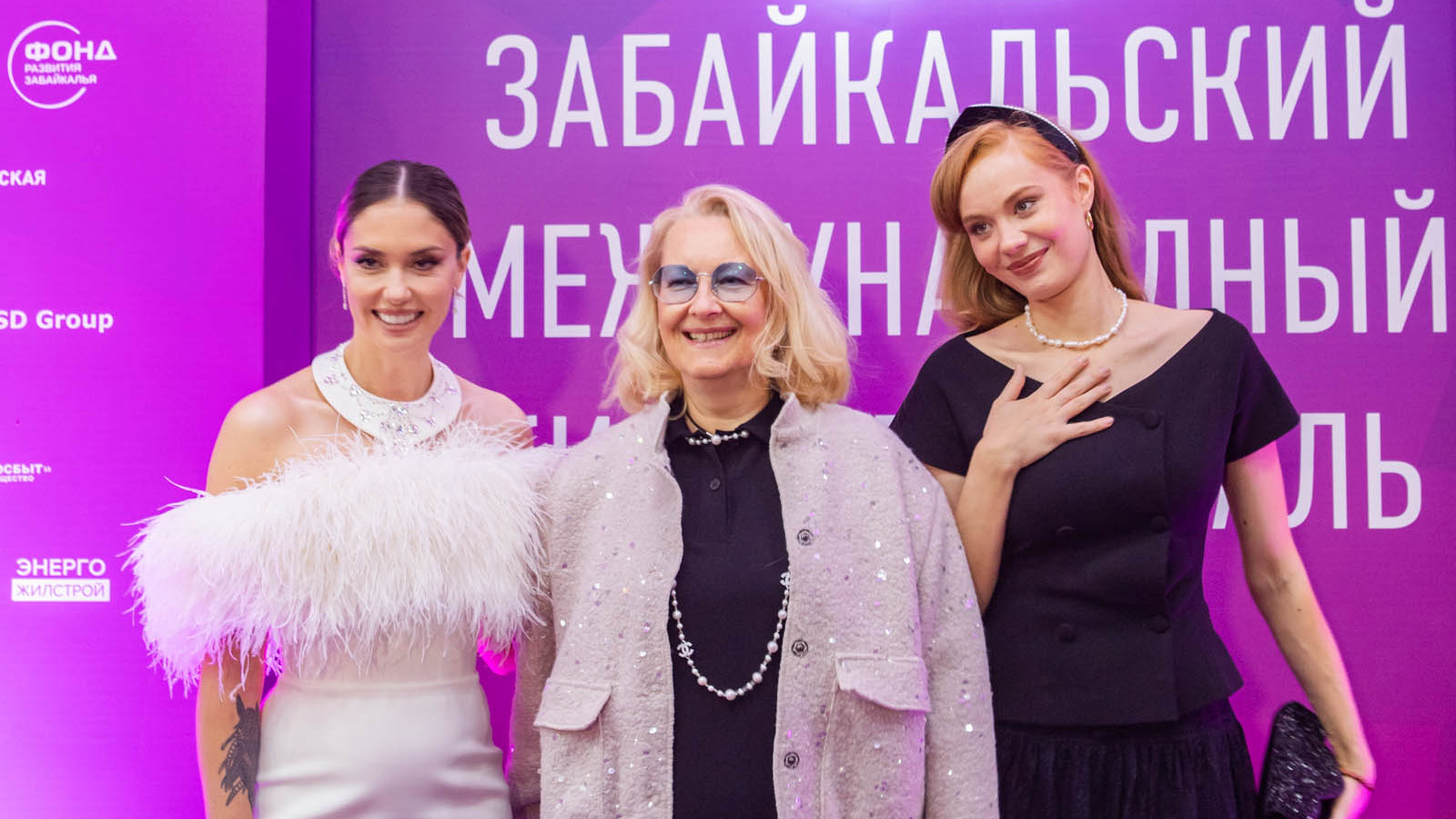Агата Муцениеце, Оксана и Мирослава Михайловы (жена и дочь Александра Михайлова)