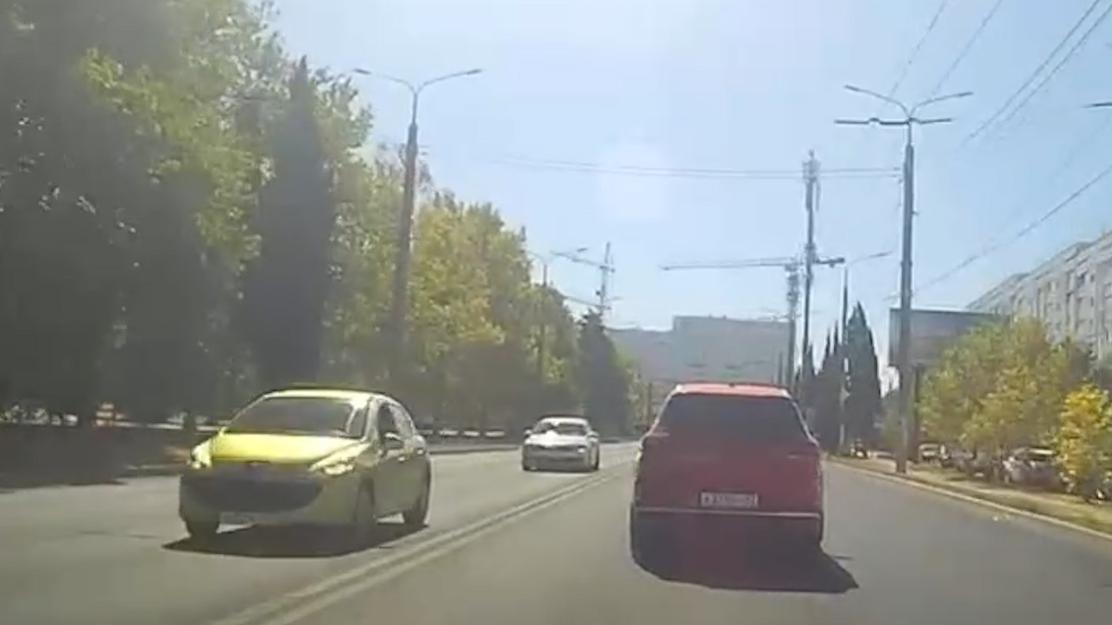Момент обрушения строительного крана в Севастополе. Видео