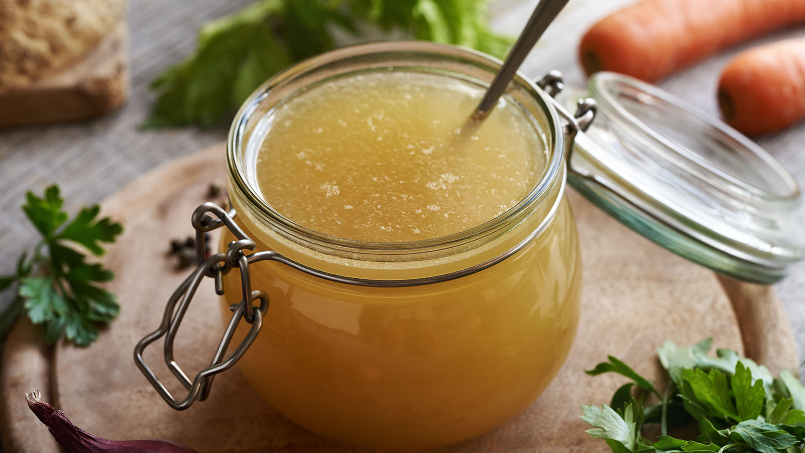 Куриный бульон станет мутным при высокой температуре кипения