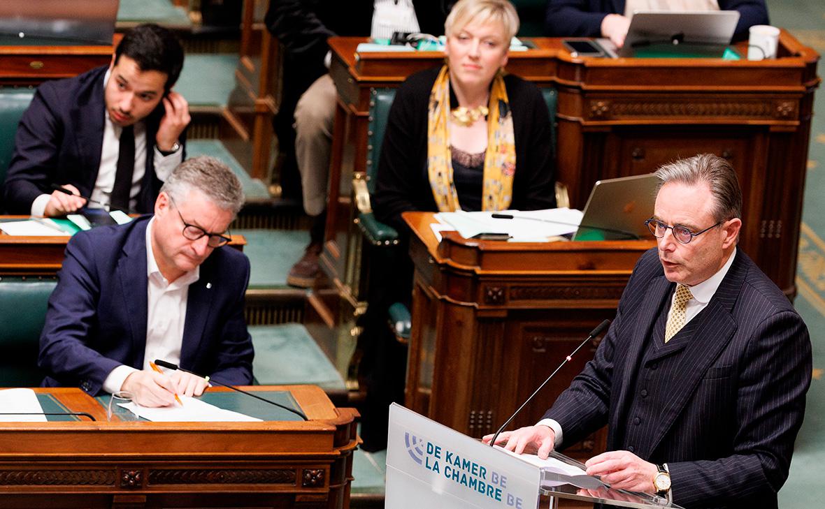 Барт де Вевер&nbsp;(справа)&nbsp;