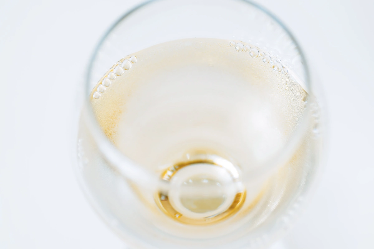 Полусухие вина содержат 14–18 граммов сахара на литр