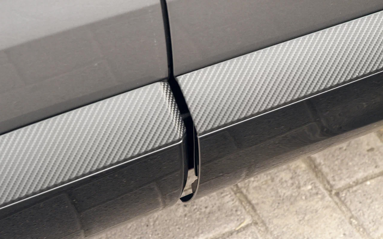 Да-да, сперва и нам показалось, что передняя дверь приоткрыта