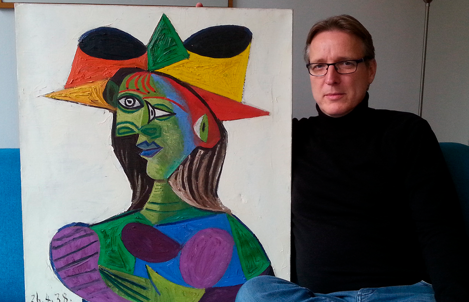 Артур Бранд с картиной Пабло Пикассо