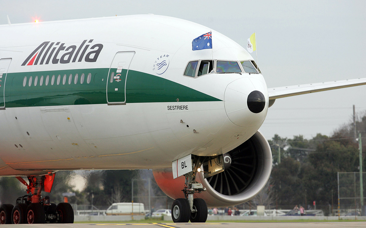 Итальянская авиакомпания Alitalia ликвидирована из-за банкротства