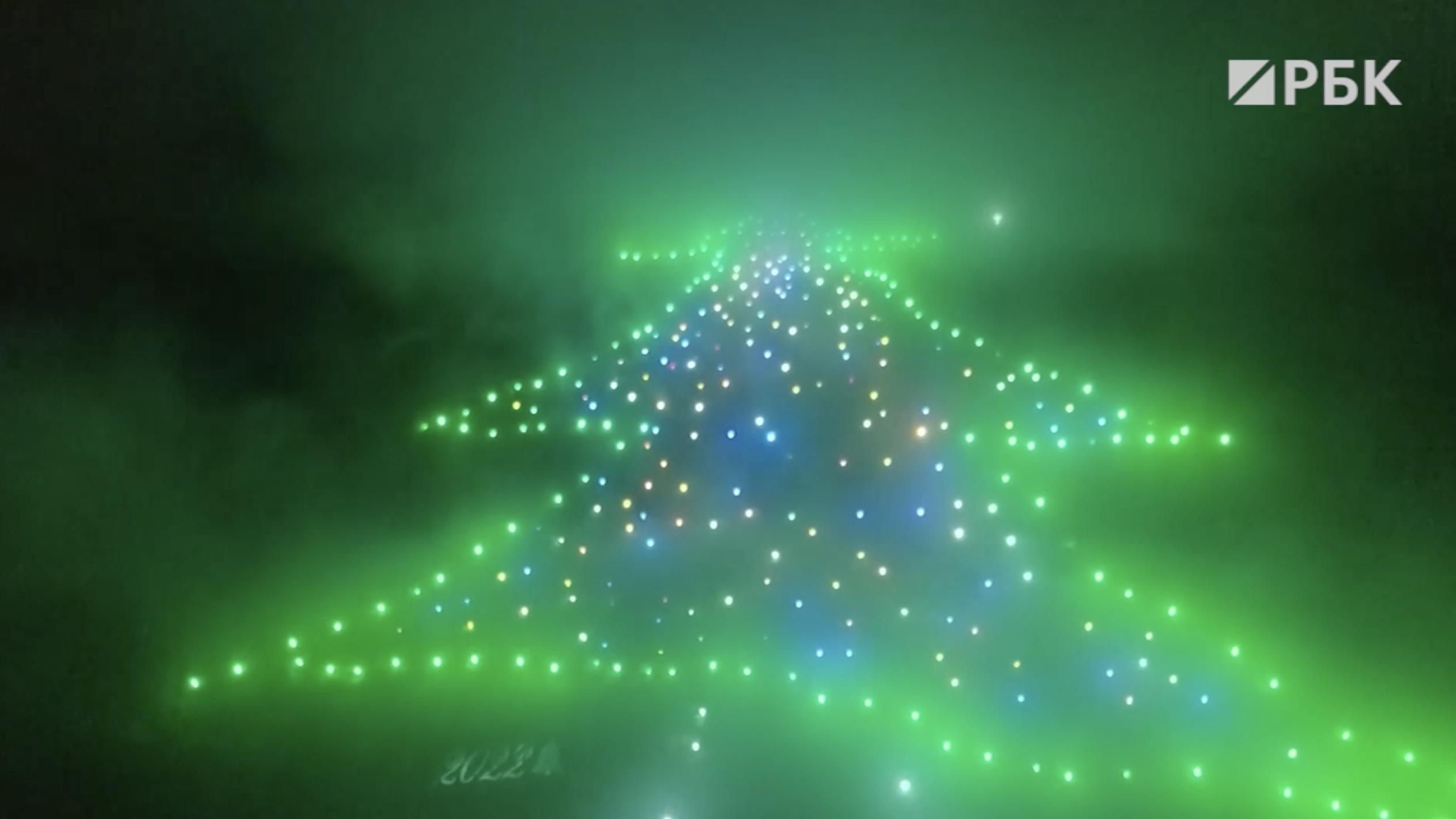 Как выглядит самая большая «новогодняя елка» в мире