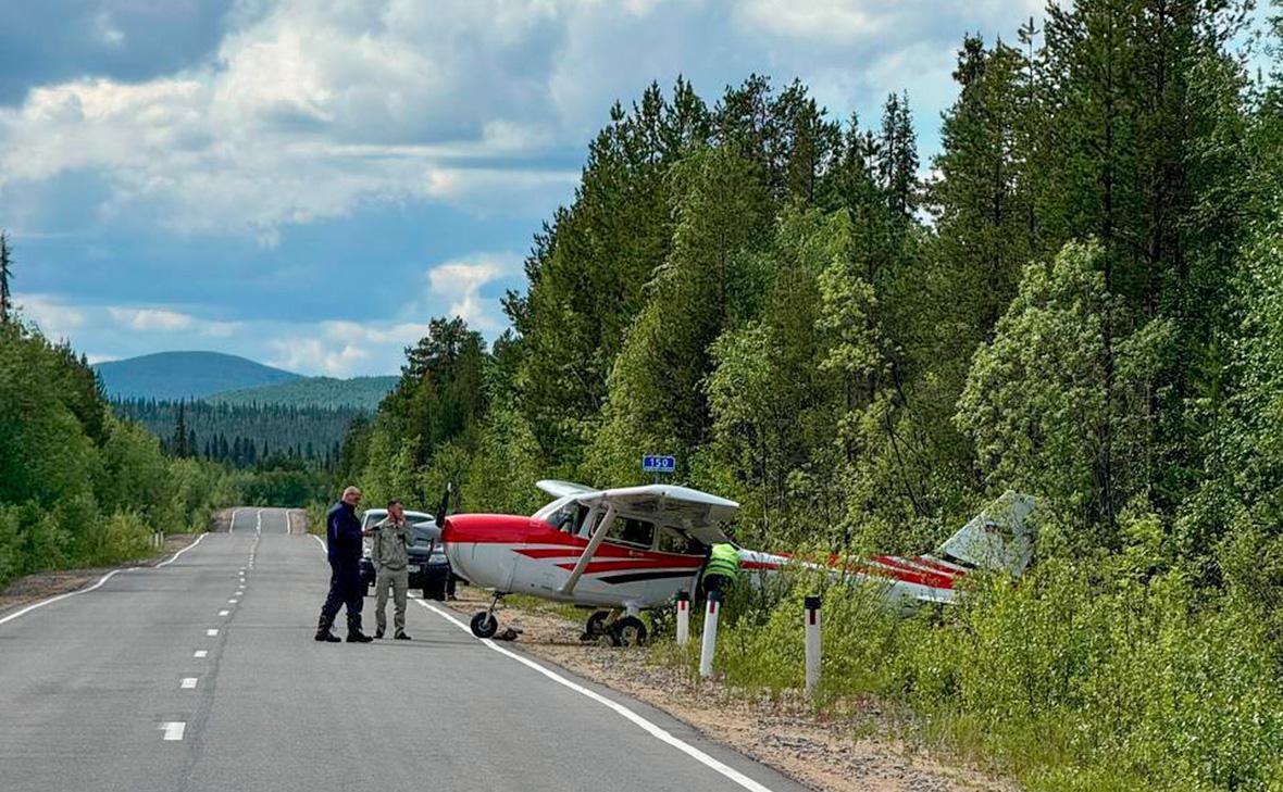 Самолет Cessna совершил аварийную посадку на дорогу в Мурманской области