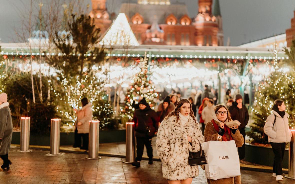 Москвичам спрогнозировали теплую и пасмурную погоду