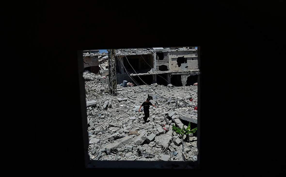 Zohra Bensemra / Reuters