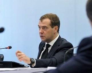Д.Медведев: Мы отапливаем улицу и платим за это из собственного кармана