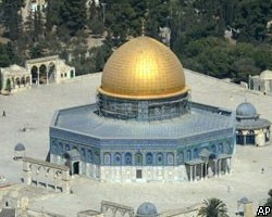 Иностранных туристов в Иерусалиме забросали камнями