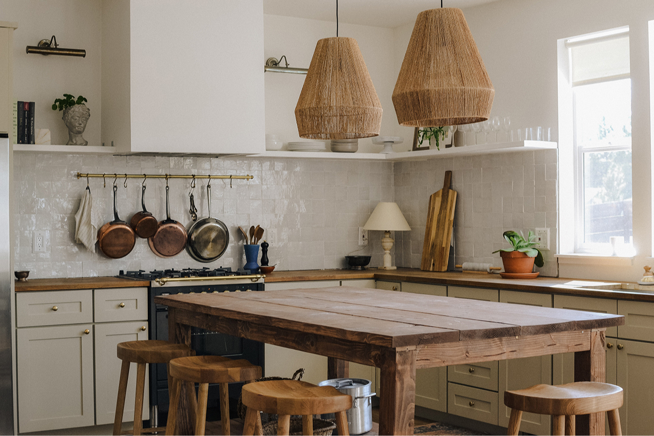 Дизайн кухонь без верхних шкафов (60 фото)
