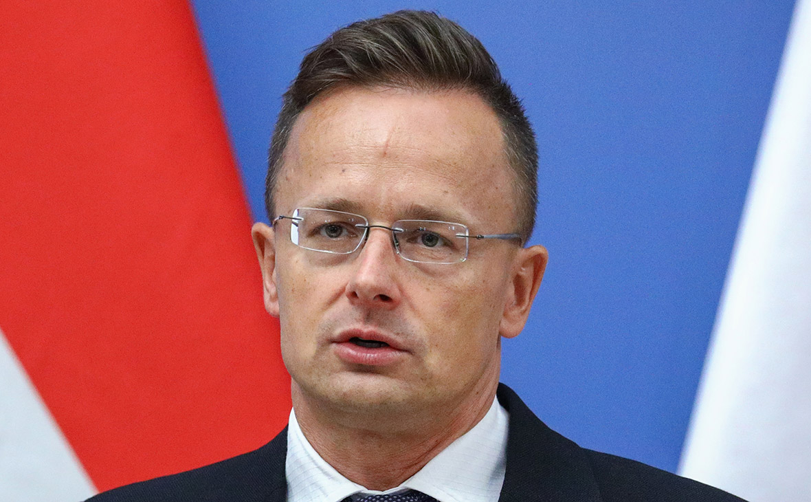 Глава МИД Венгрии прибыл в Москву после решения властей докупить газ